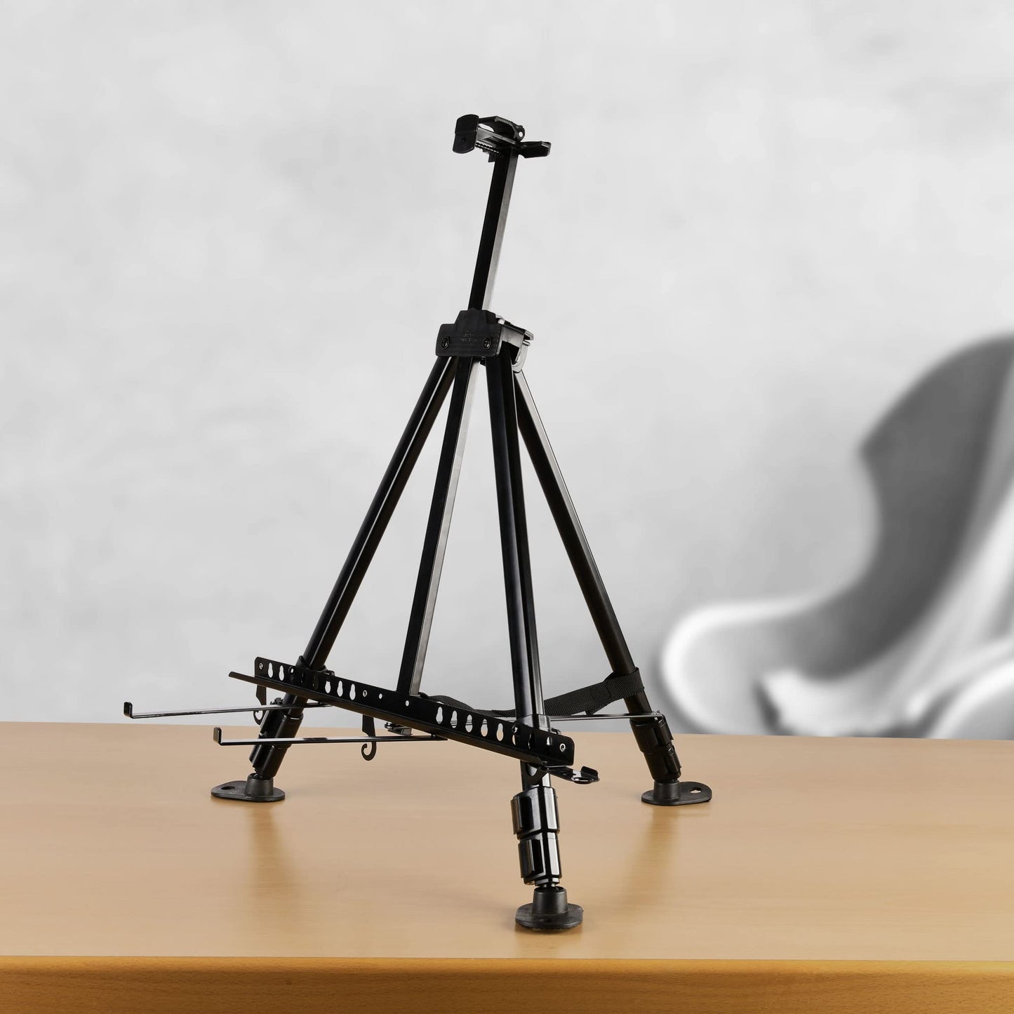 Artina Aluminium Staffelei tragbar - Staffelei fรผr Keilrahmen bis 82cm - Stabil & Ultraleicht 1kg Keilrahmen Staffelei groร faltbar - Feldstaffelei oder Tischstaffelei fรผr Keilrahmen - Paris